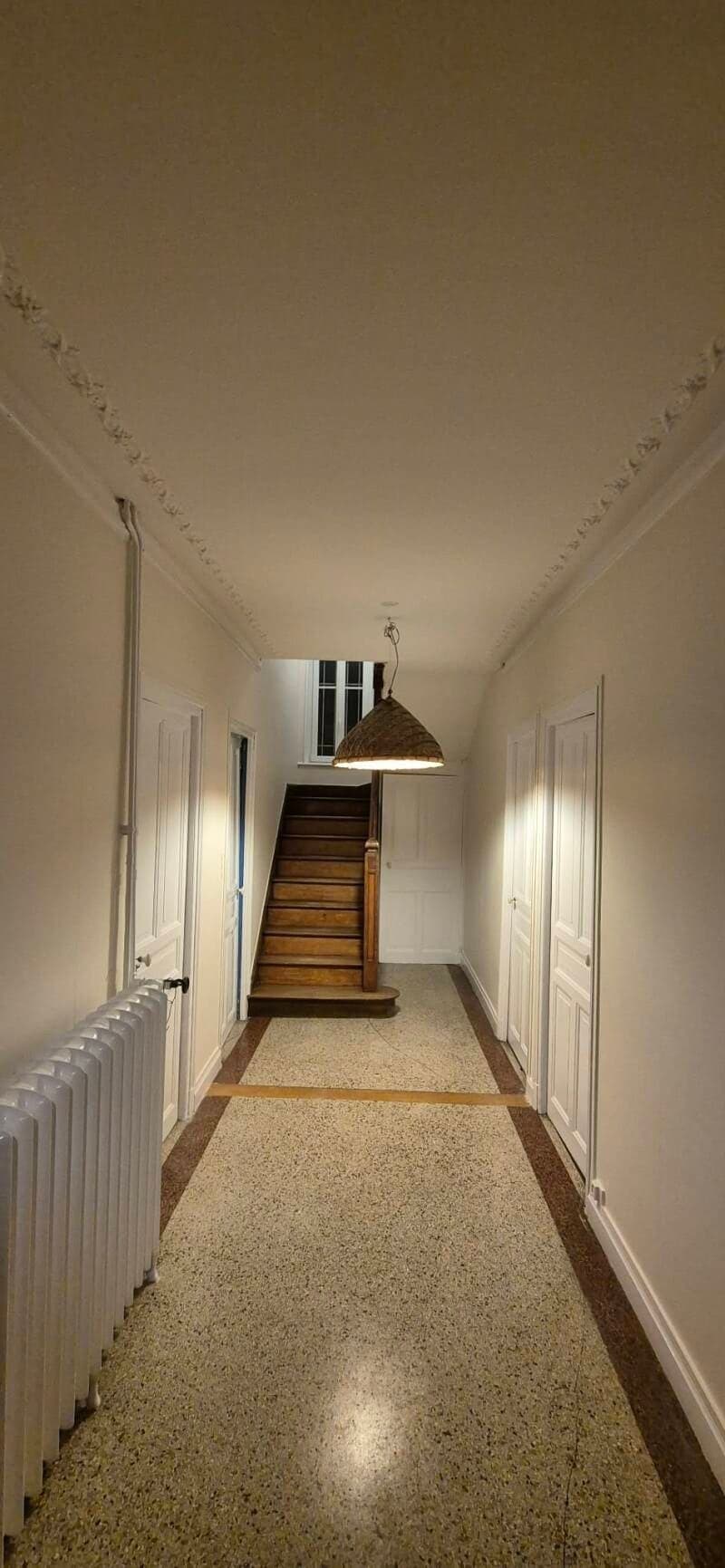 Couloir d'entrée entièrement rénové — après