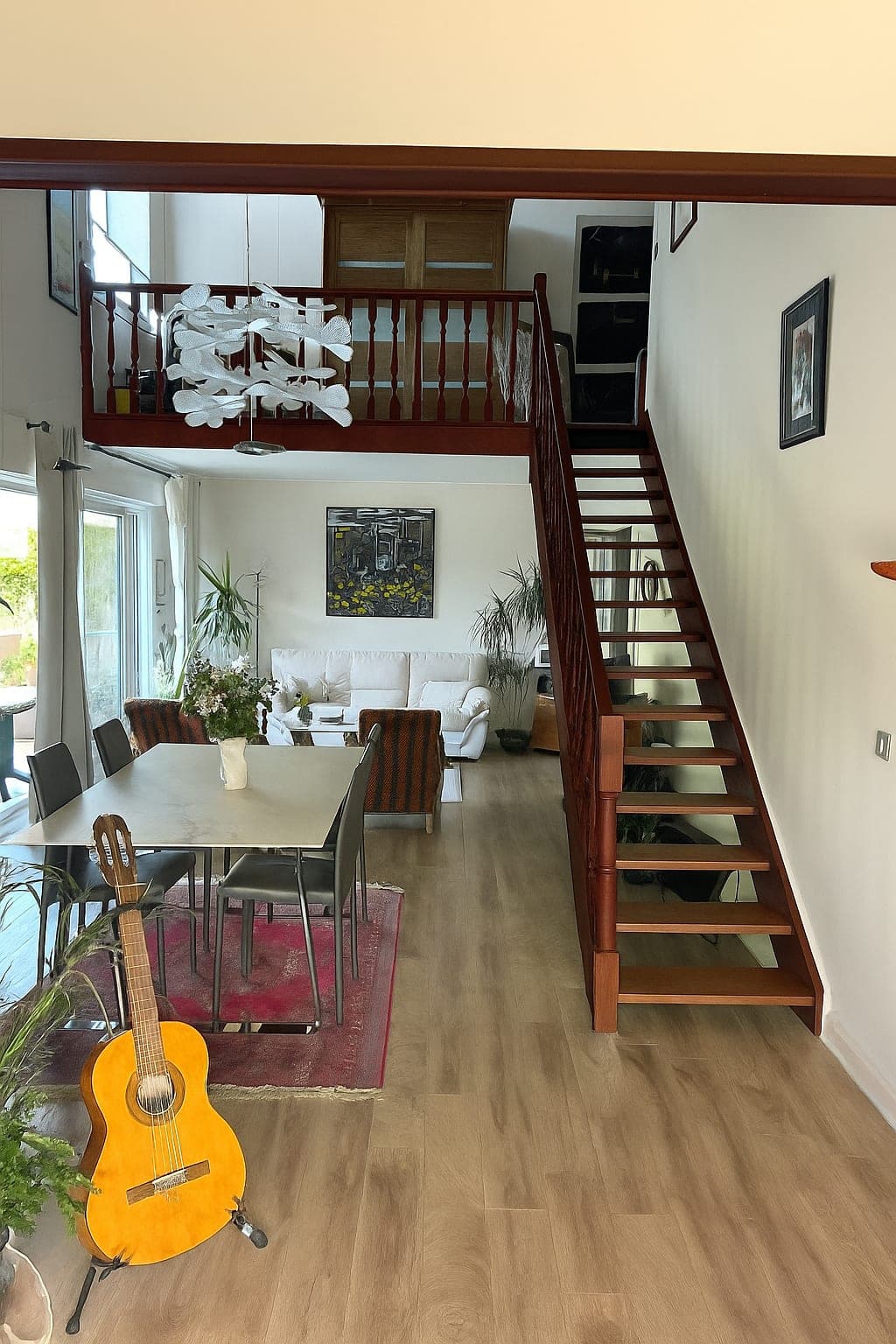 Rénovation d'un escalier en mezzanine — avant
